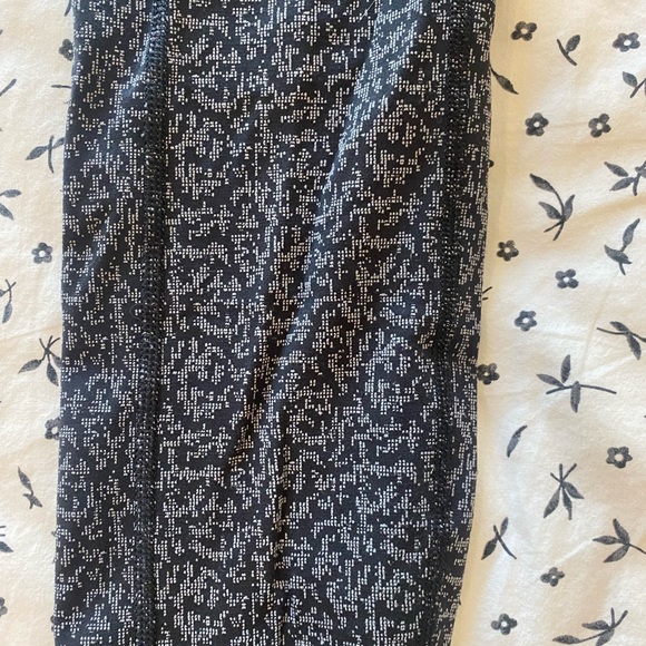 Athleta “Ultimate Stash Pocket 7/8 textured Tight” leggings reflective pattern - Picture 9 of 9